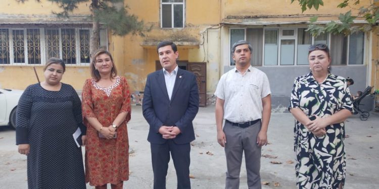 Вохӯрии навбатӣ бо сокинони кӯчаи Истиқлоли шаҳри Гулистон