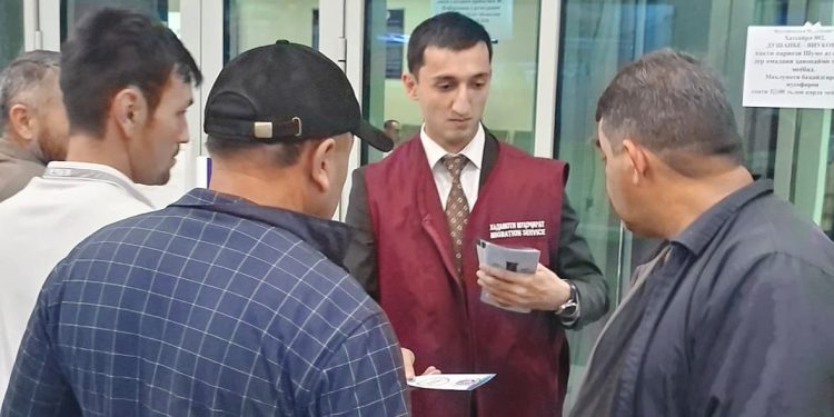 Вохӯрии навбатӣ бо шаҳрвандон дар “Фурудгоҳи байналмилалии шаҳри Душанбе”