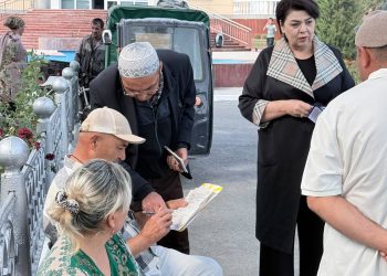 Разъяснительная работа с гражданами на “Железнодорожном вокзале Худжанд”
