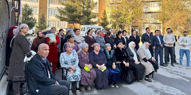 Вохӯрӣ бо сокинони Ҷамоати шаҳраки Сирдарёи шаҳри Гулистон